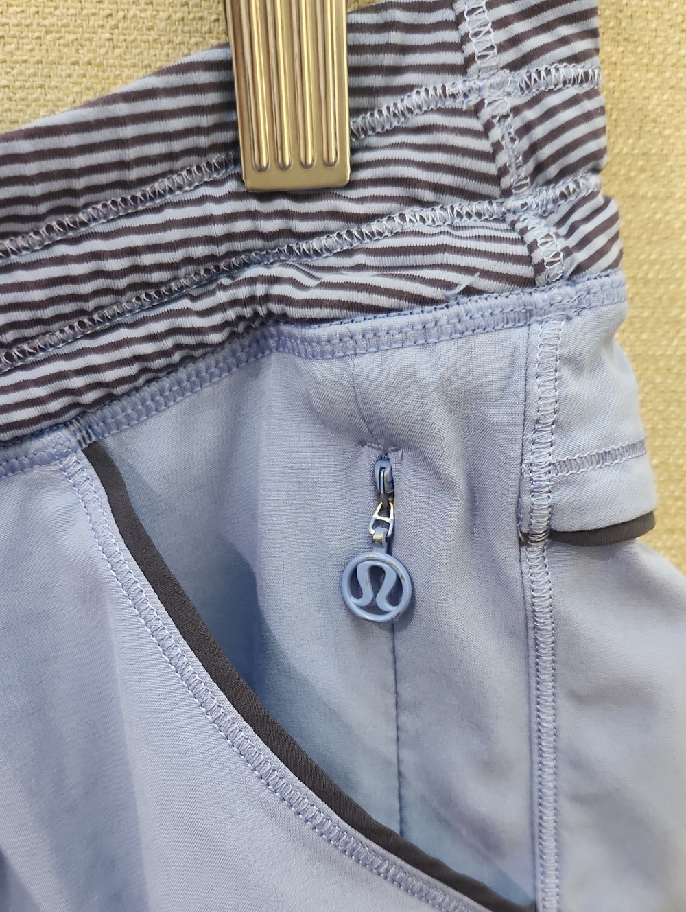 Lululemon Shorts Size 8 - Picture 4 of 16